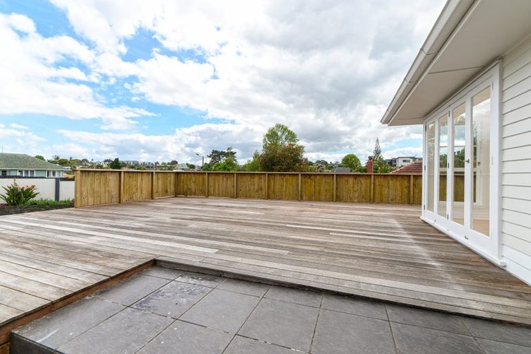 Photo of property in 5 Glenford Lane, Te Atatu Peninsula, Auckland, 0610
