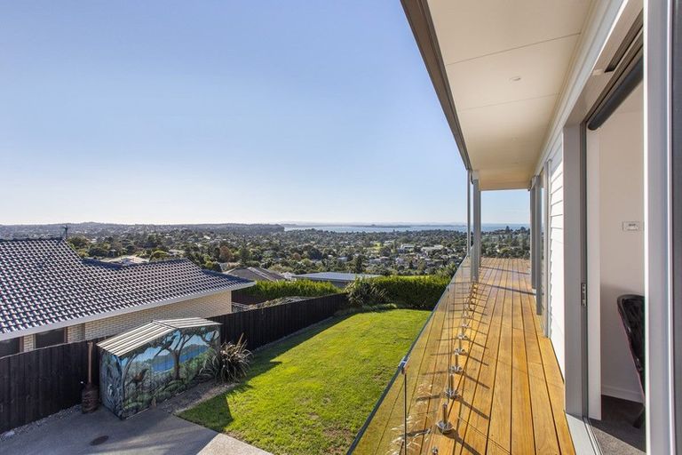 Photo of property in 6 Ava Avenue, Titirangi, Auckland, 0604