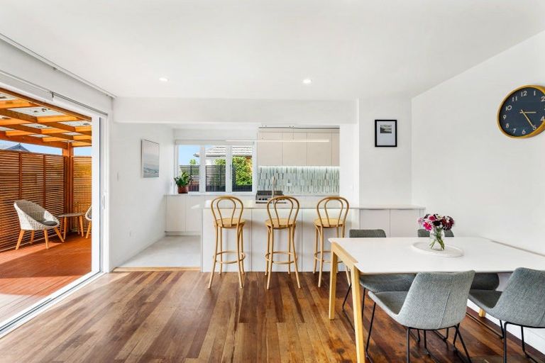 Photo of property in 716 Grove Road, Mayfair, Hastings, 4122