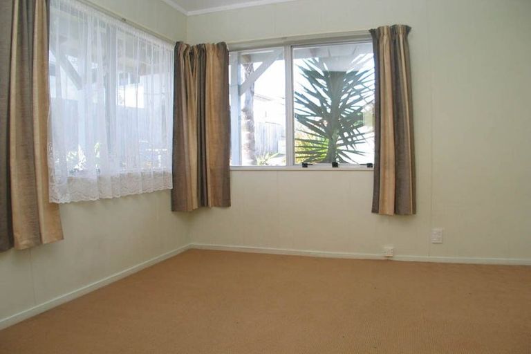 Photo of property in 285 Great North Road, Henderson, Auckland, 0612