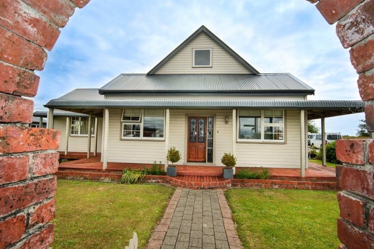 Photo of property in 6 Romilly Street, Westport, 7825