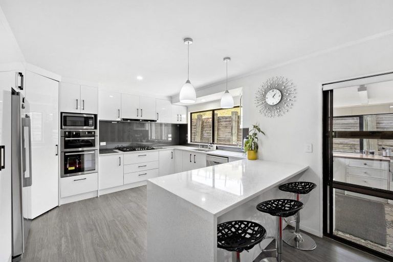 Photo of property in 43 Ohiwa Road, Papakura, 2582