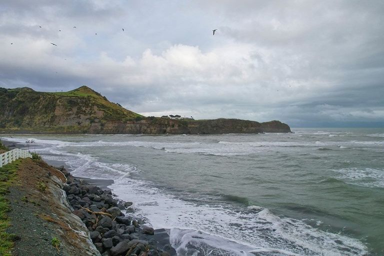 Photo of property in 23 Point Road, Mokau, 4376