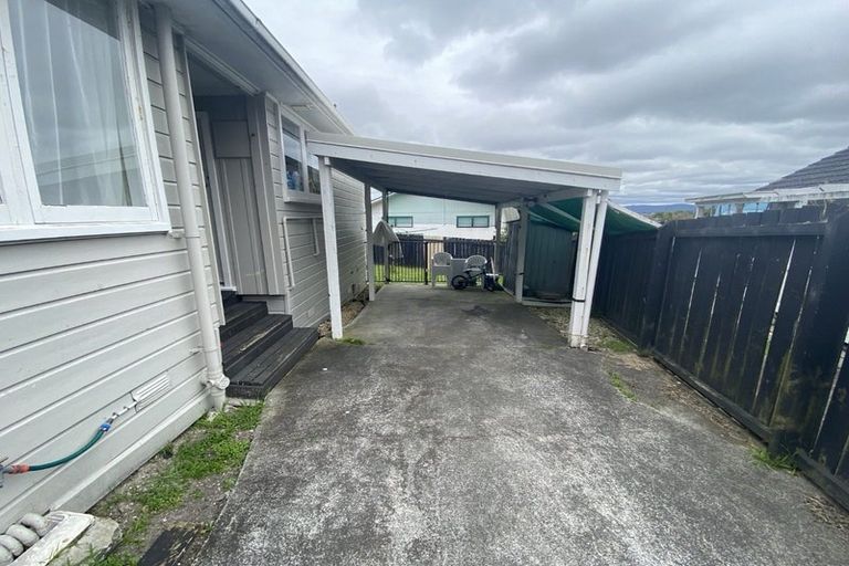 Photo of property in 47 Luckens Road, West Harbour, Auckland, 0618