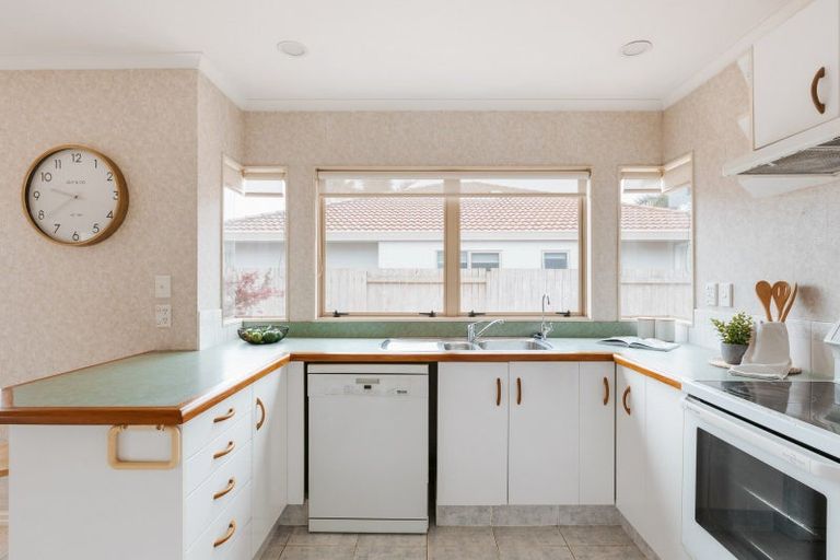 Photo of property in 102 Omapere Street, Whitby, Porirua, 5024