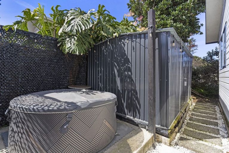 Photo of property in 61a Graham Avenue, Te Atatu Peninsula, Auckland, 0610