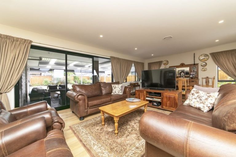 Photo of property in 26 Jelas Drive, Riverhead, 0820