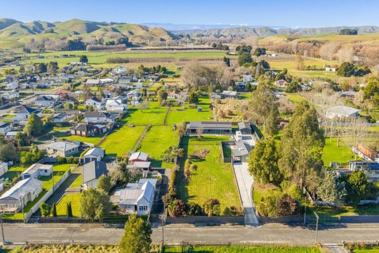 Photo of property in 20 Shanly Street, Waipawa, 4210