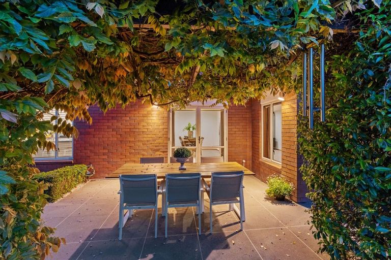 Photo of property in 8 Swanleigh Place, Ilam, Christchurch, 8041