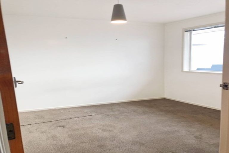 Photo of property in 13 Seakens Way, Glen Eden, Auckland, 0602