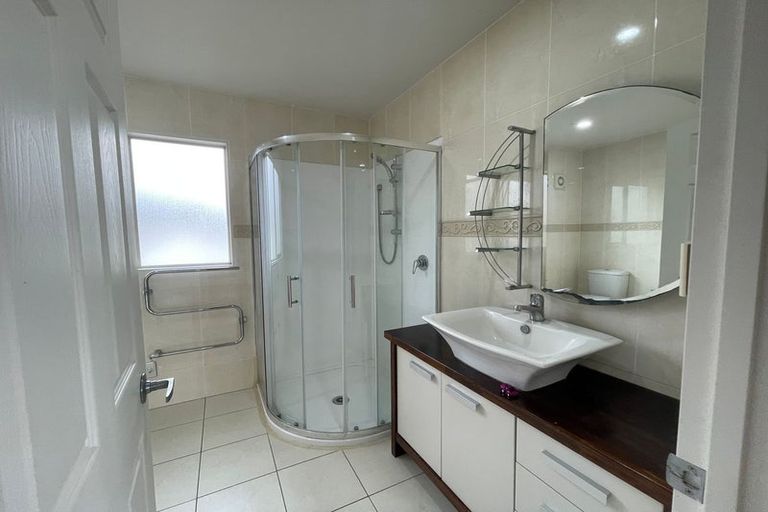 Photo of property in 32 Kaseng Place, East Tamaki Heights, Auckland, 2016