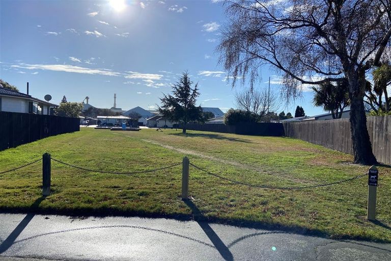 Photo of property in 7 Bahama Place, Hornby, Christchurch, 8042