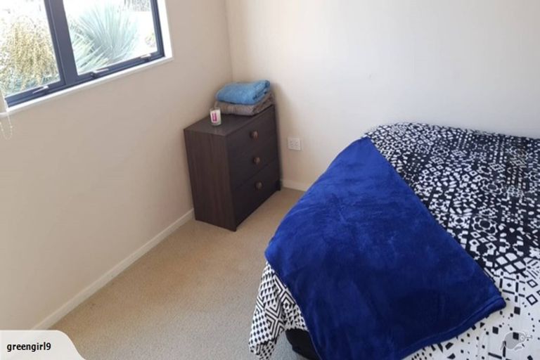 Photo of property in 12 Lone Tree Avenue, Te Atatu Peninsula, Auckland, 0610