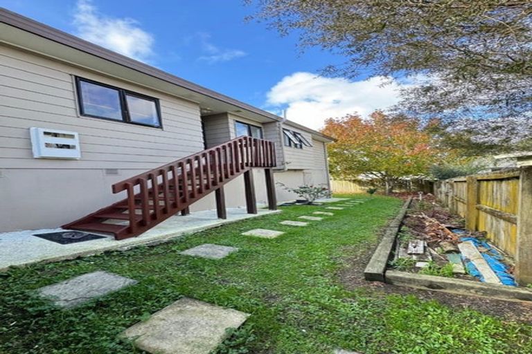 Photo of property in 16 Faram Place, Massey, Auckland, 0614