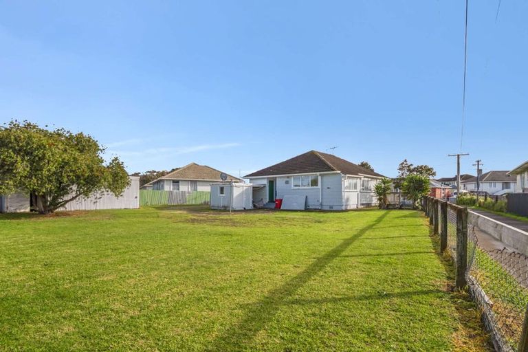 Photo of property in 15 Churchill Crescent, Tawhero, Whanganui, 4501