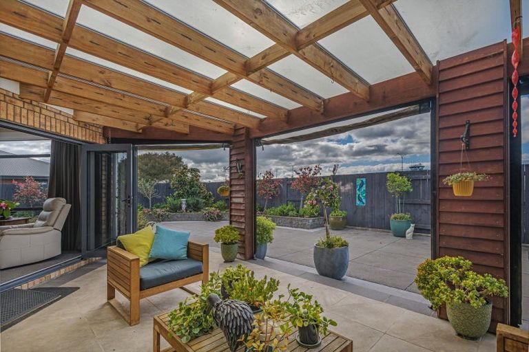 Photo of property in 8 Crabapple Close, Milson, Palmerston North, 4414