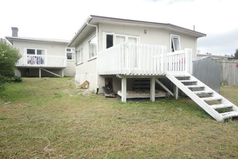 Photo of property in 3 Pleasant Road, Glen Eden, Auckland, 0602