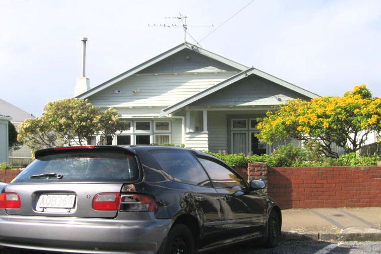 Photo of property in 17 Freyberg Street, Lyall Bay, Wellington, 6022