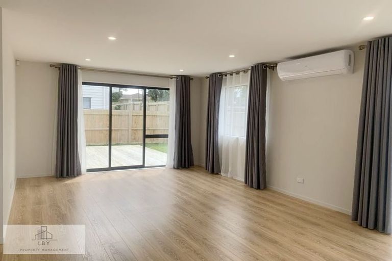 Photo of property in 98 Cardiff Road, Pakuranga, Auckland, 2010