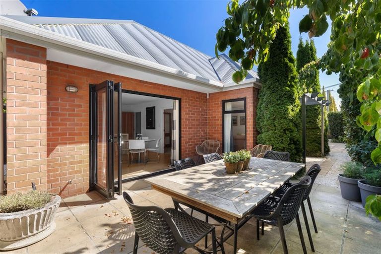 Photo of property in 33 Makora Street, Fendalton, Christchurch, 8041