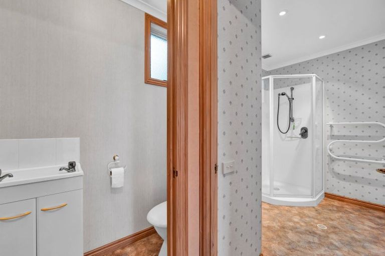 Photo of property in 64 Waiwaka Terrace, Strandon, New Plymouth, 4312