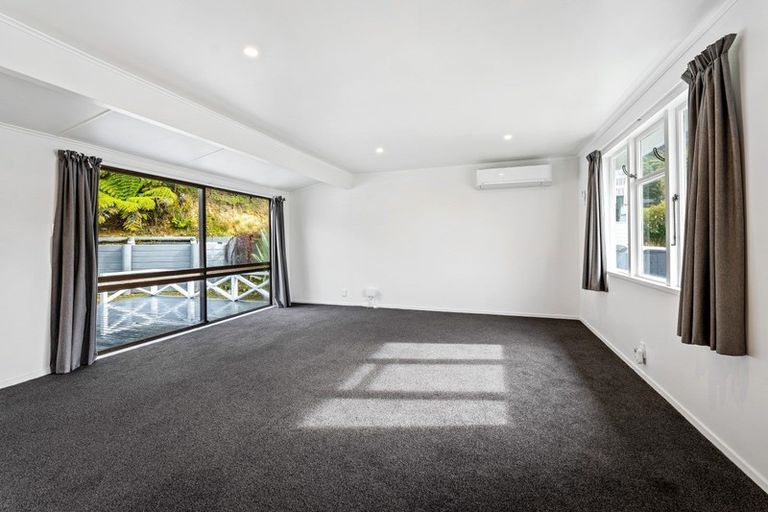 Photo of property in 33 Kairanga Crescent, Wainuiomata, Lower Hutt, 5014