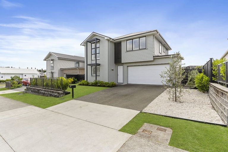 Photo of property in 20 Taikura Avenue, Red Beach, 0932