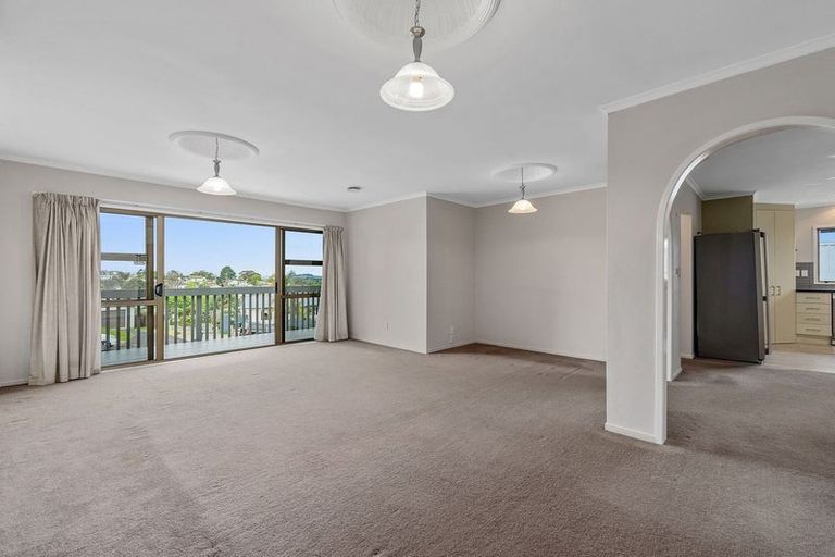 Photo of property in 16 Sumich Place, West Harbour, Auckland, 0618