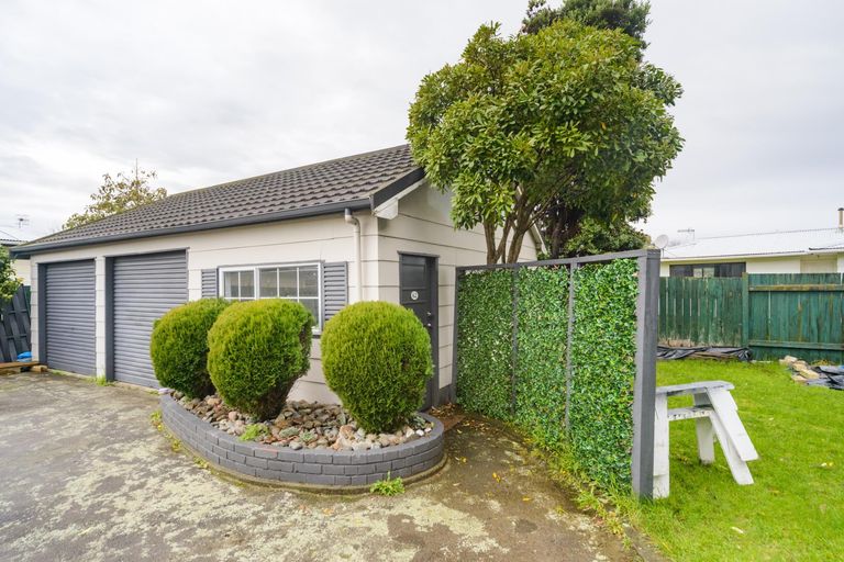 Photo of property in 17 Hilton Grove, Kelvin Grove, Palmerston North, 4414