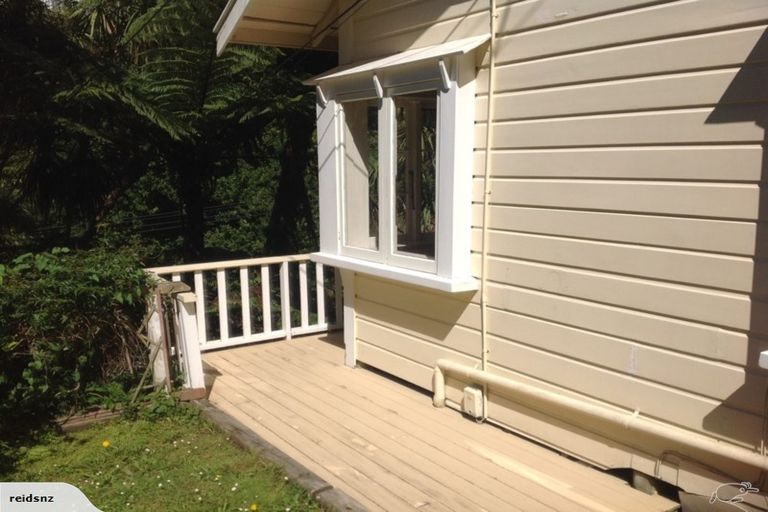 Photo of property in 12 Governor Road, Northland, Wellington, 6012