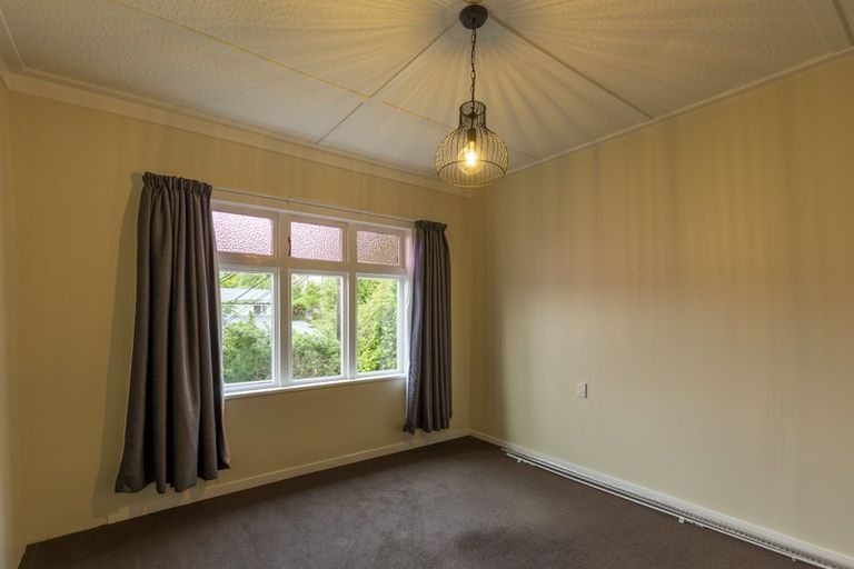 Photo of property in 14 Sugarloaf Road, Brooklyn, Wellington, 6021