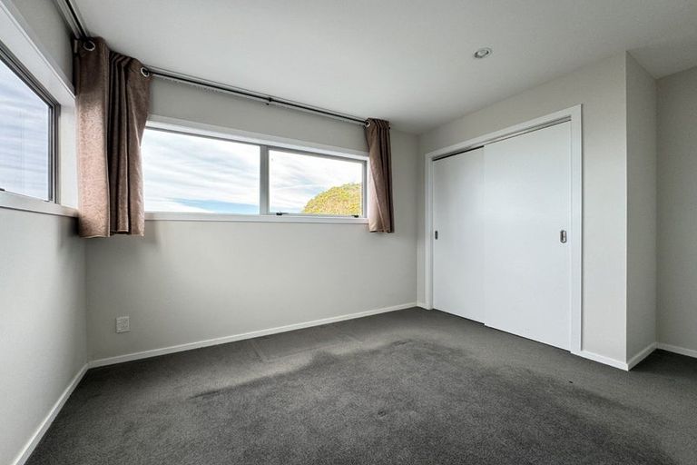 Photo of property in 61 Tamworth Crescent, Newlands, Wellington, 6037