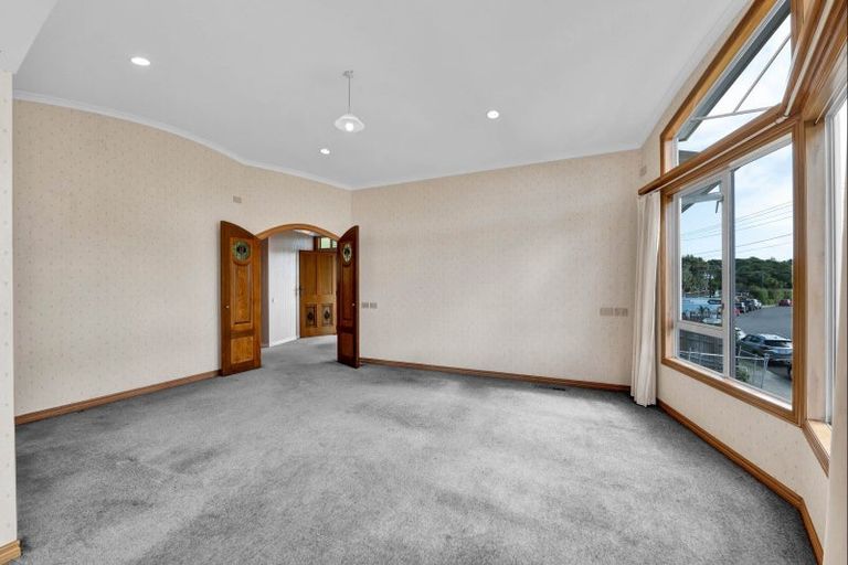 Photo of property in 64 Waiwaka Terrace, Strandon, New Plymouth, 4312