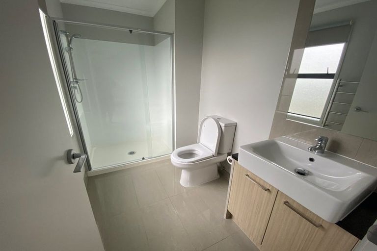 Photo of property in 8 Lane Cameron Place, Flat Bush, Auckland, 2019