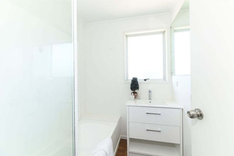 Photo of property in 380 East Coast Road, Sunnynook, Auckland, 0630