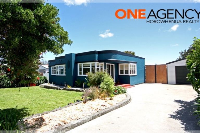 Photo of property in 42 Mckenzie Street, Levin, 5510