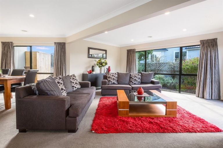 Photo of property in 22 Lanyon Place, Whitby, Porirua, 5024