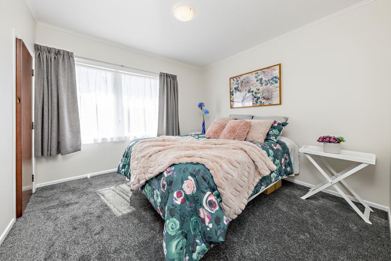 Photo of property in 24 President Avenue, Papakura, 2110