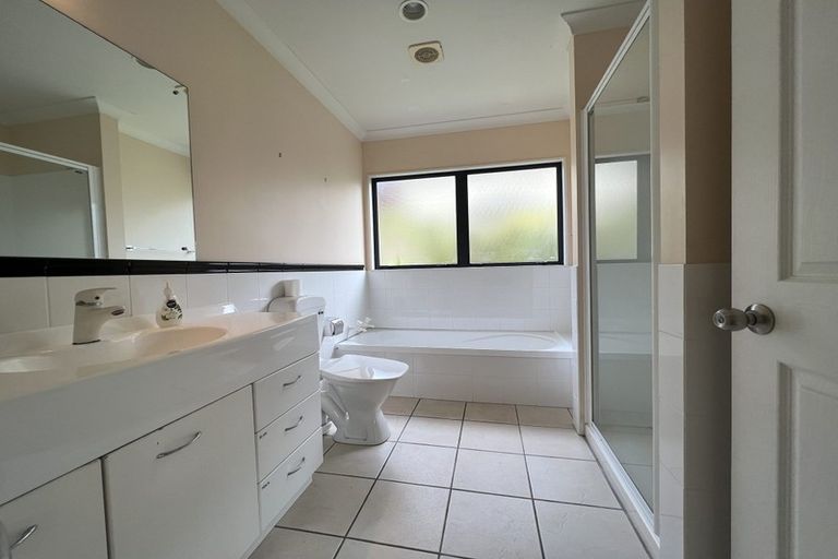 Photo of property in 12 Lone Tree Avenue, Te Atatu Peninsula, Auckland, 0610