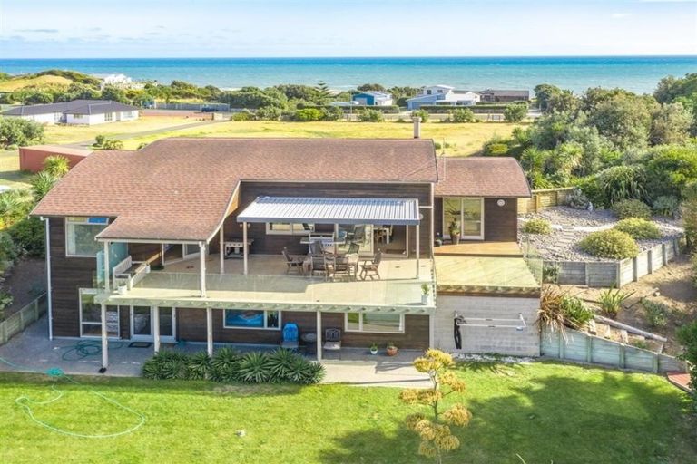 Photo of property in 36 Longbeach Drive, Castlecliff, Whanganui, 4501