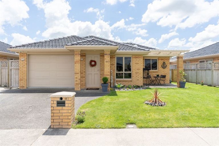 Photo of property in 15 Sovereign Isle Lane, Rototuna, Hamilton, 3210