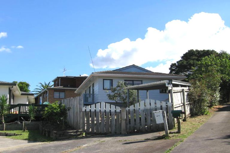 Photo of property in 1/39 Caribbean Drive, Unsworth Heights, Auckland, 0632