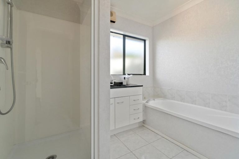 Photo of property in 30 Millstream Drive, Henderson, Auckland, 0610