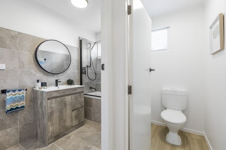 Photo of property in 4/24 Dawnhaven Drive, Te Atatu Peninsula, Auckland, 0610