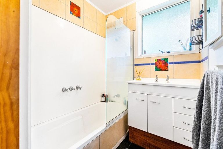 Photo of property in 29 Onedin Place, Titirangi, Auckland, 0604