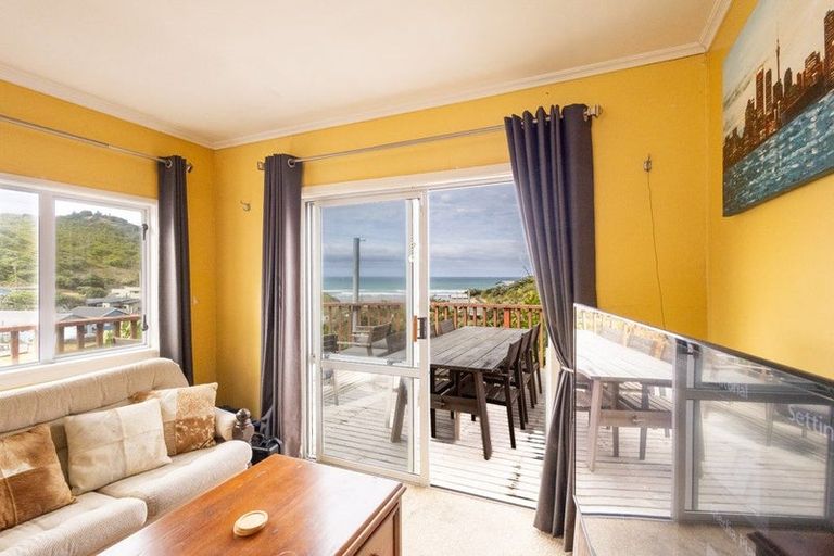 Photo of property in 63 Sea View Road, Baylys Beach, 0377