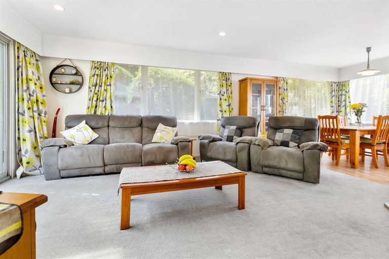 Photo of property in 37 Cyclarama Crescent, Massey, Auckland, 0614