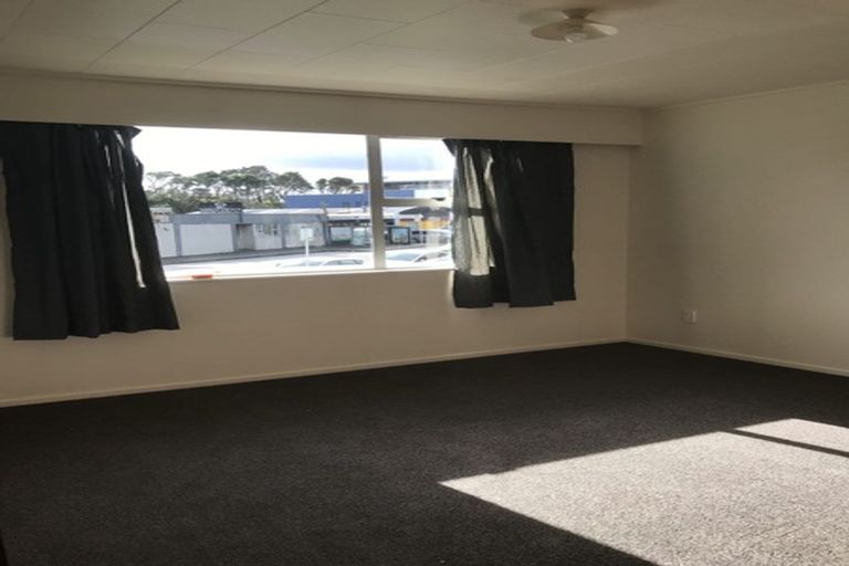 Photo of property in 210f4 Newlands Road, Newlands, Wellington, 6037