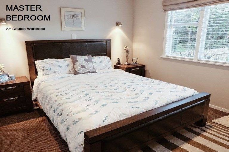 Photo of property in 39 Stewart Drive, Newlands, Wellington, 6037