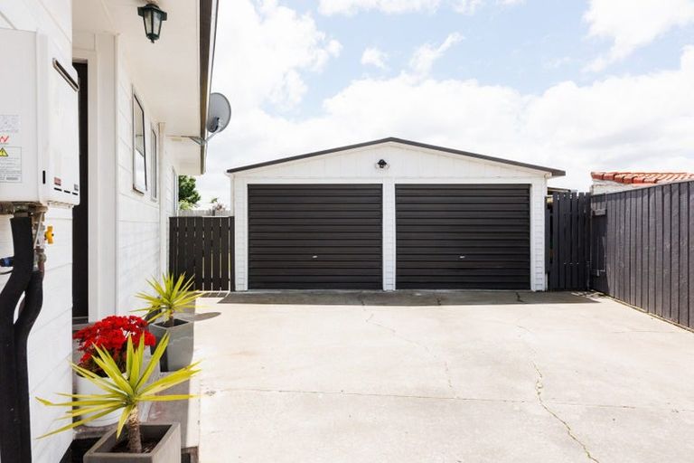 Photo of property in 3 Forbes Place, Kelvin Grove, Palmerston North, 4414